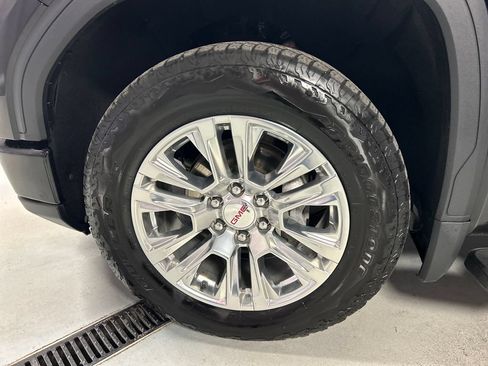 Used 2024 GMC Sierra 1500 Denali w/ Technology Package AWD/4WD image 9