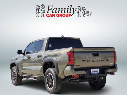 Used 2025 Toyota Tacoma TRD Off-Road AWD/4WD image 3