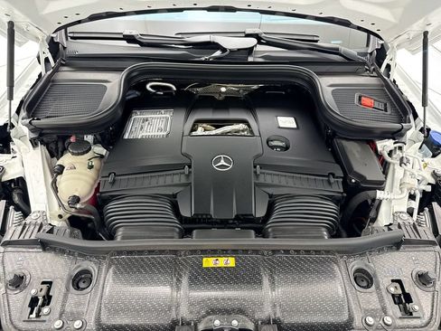 Used 2025 Mercedes-Benz GLS 580 4MATIC image 28