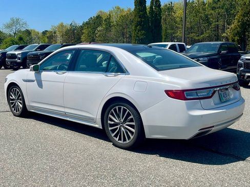 Used 2017 Lincoln Continental Select w/ Climate Package AWD/4WD image 3