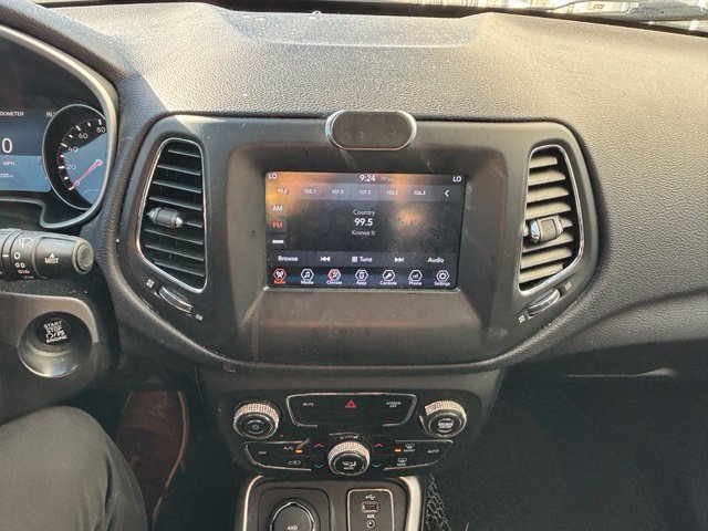 Used 2017 Jeep Compass Latitude w/ Popular Equipment Group AWD/4WD image 10