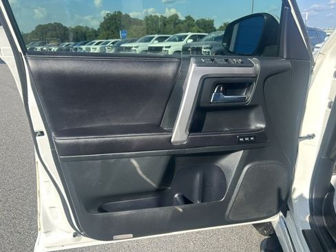 Used 2016 Toyota 4Runner Limited AWD/4WD image 21