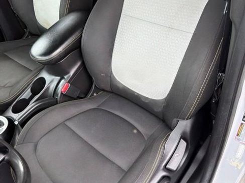 Used 2016 Kia Soul + FWD image 10