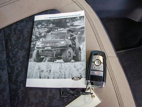 Used 2022 Ford Bronco Wildtrak image 38