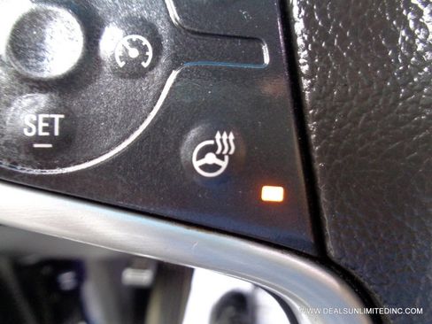 Used 2017 GMC Yukon SLT image 16