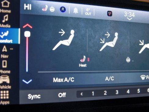 Used 2025 Jeep Wrangler Unlimited Rubicon w/ Technology Group image 21