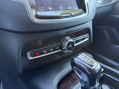 Used 2019 Volvo XC90 T5 Momentum w/ Multimedia Package AWD/4WD image 34