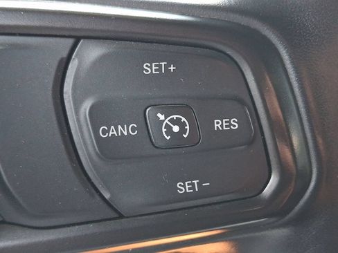 Used 2022 Jeep Wrangler Unlimited Sport AWD/4WD image 23
