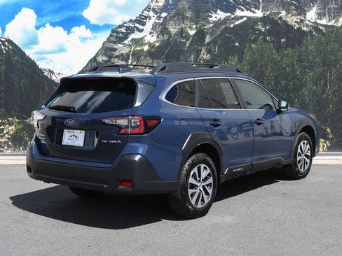 Used 2025 Subaru Outback Premium AWD/4WD image 3