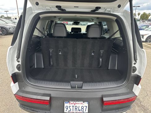 Used 2025 Hyundai Santa Fe SEL AWD/4WD image 34