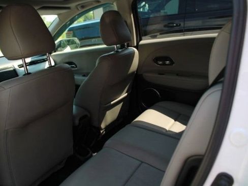 Used 2018 Honda HR-V EX-L image 2
