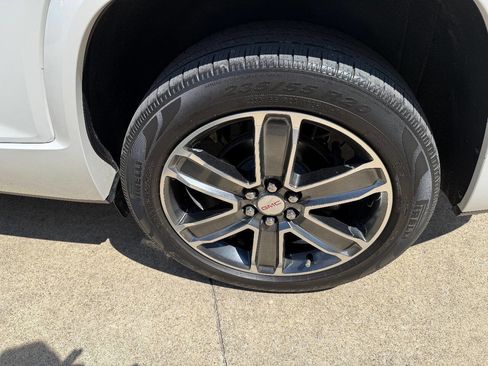 Used 2017 GMC Acadia Denali w/ Technology Package FWD image 7