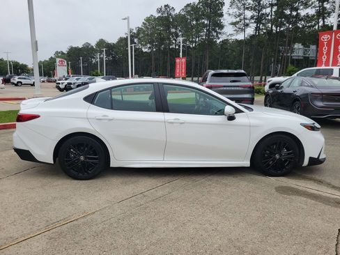 Used 2025 Toyota Camry SE FWD image 8