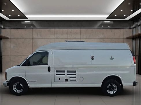 Used 2000 GMC Savana 3500 Extended RWD image 17
