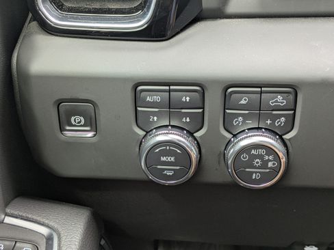 Used 2025 GMC Sierra 2500 Denali w/ Technology Package AWD/4WD image 21