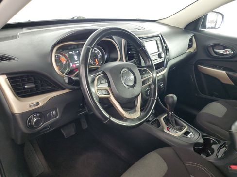 Used 2017 Jeep Cherokee Sport FWD image 11