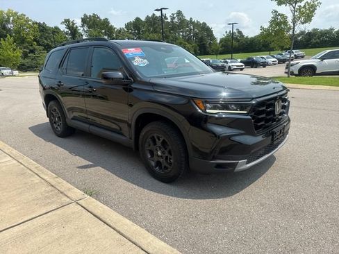 Certified 2025 Honda Pilot TrailSport image 6