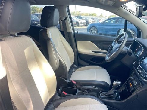 Used 2021 Buick Encore Preferred image 45