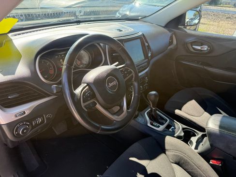 Used 2015 Jeep Cherokee Latitude w/ Comfort/Convenience Group AWD/4WD image 23