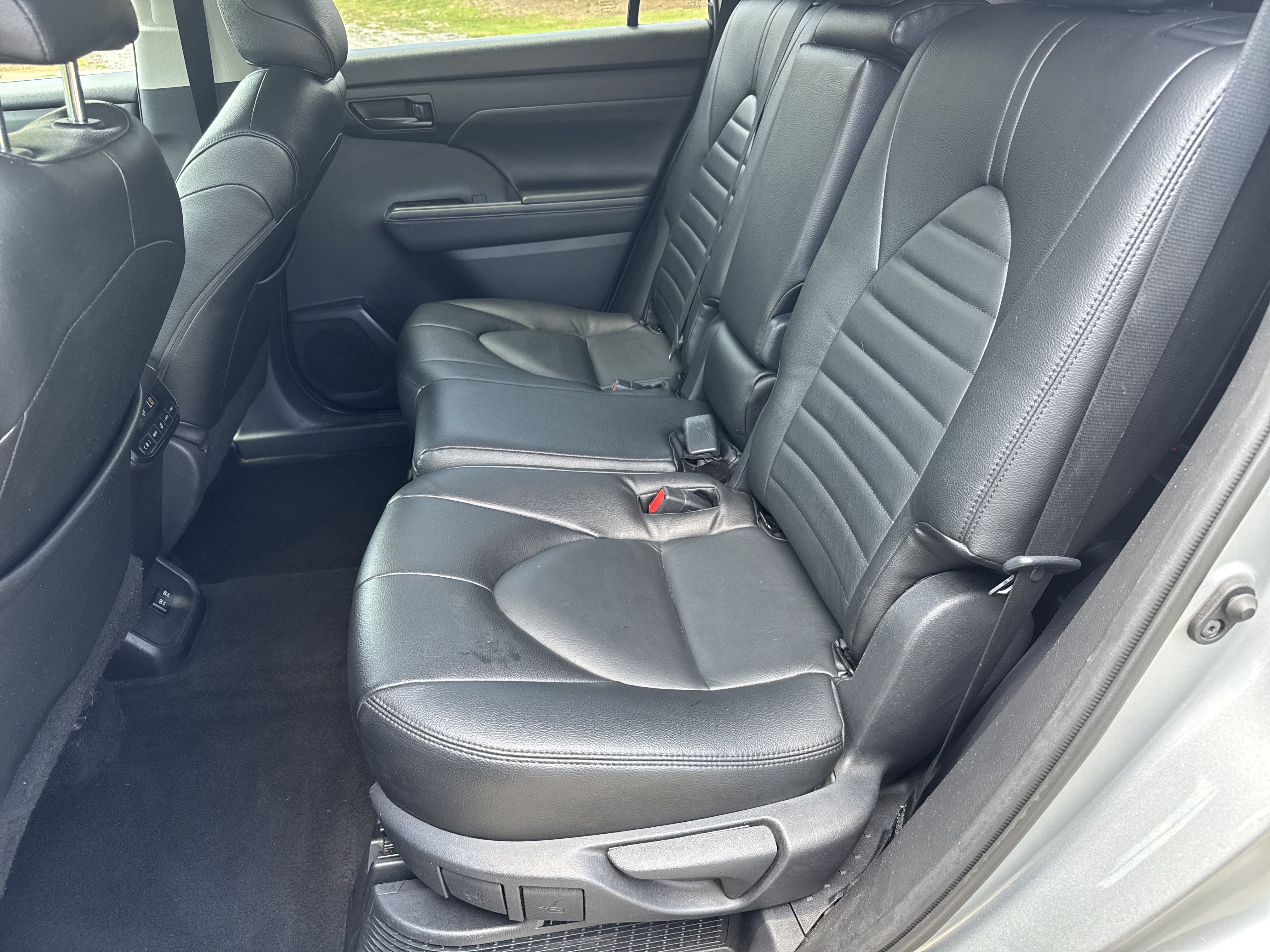 Used 2020 Toyota Highlander LE FWD image 21