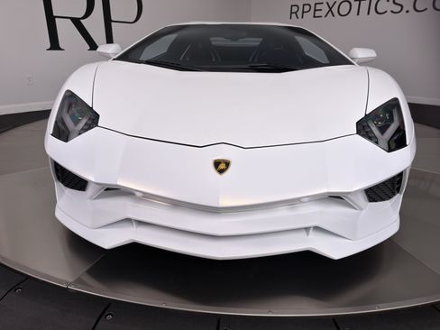 Used 2018 Lamborghini Aventador S AWD/4WD image 12