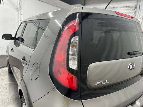 Used 2017 Kia Soul FWD image 12