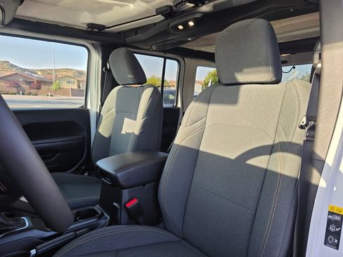 Used 2025 Jeep Wrangler Unlimited Sport AWD/4WD image 16