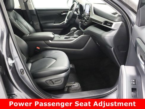 Certified 2025 Toyota Highlander XLE image 41