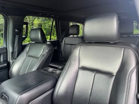 Used 2021 Ford Expedition XLT w/ Equipment Group 202A AWD/4WD image 25