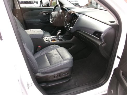 Used 2021 Chevrolet Traverse Premier image 11