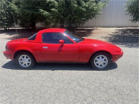 Used 1991 MAZDA MX-5 Miata RWD image 2