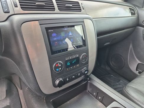 Used 2013 Chevrolet Suburban LT AWD/4WD image 23