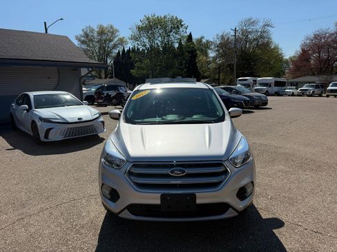 Used 2017 Ford Escape SE image 2