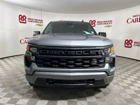 Used 2025 Chevrolet Silverado 1500 Custom image 2