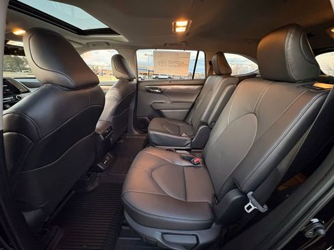 Used 2026 Toyota Highlander Limited image 25