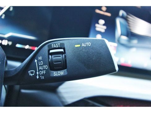 Used 2025 BMW 330i Sedan image 18