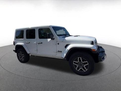 Used 2025 Jeep Wrangler Unlimited Sahara AWD/4WD image 2
