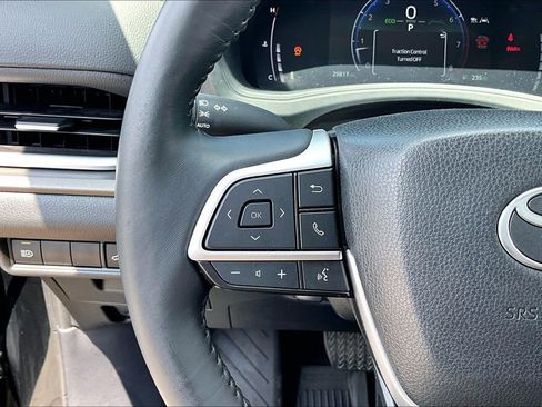 Used 2024 Toyota Grand Highlander XLE FWD image 11