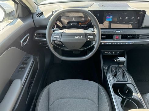 New 2025 Kia K4 LXS image 12