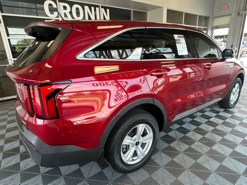 Used 2023 Kia Sorento LX AWD/4WD image 6