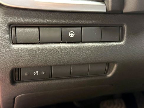Used 2021 Nissan Rogue SV AWD/4WD image 18
