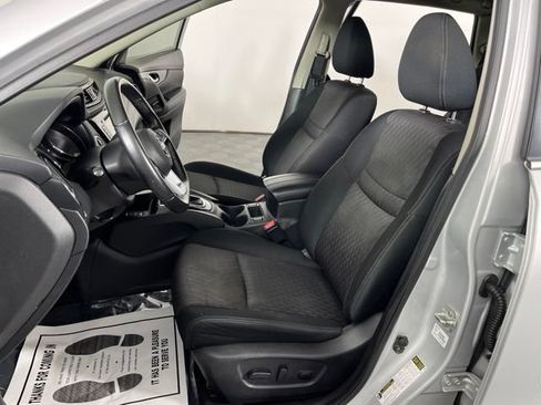 Used 2019 Nissan Rogue SV w/ Sun & Sound Touring Package FWD image 17