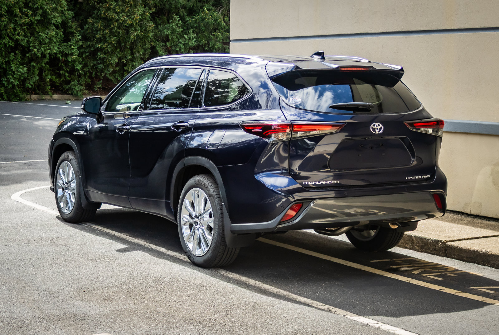 Used 2026 Toyota Highlander Limited AWD/4WD image 5