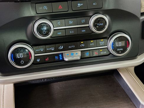 Used 2024 Ford Expedition Max Limited image 24