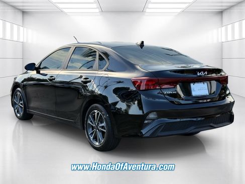 Used 2023 Kia Forte LXS w/ LXS Technology Package FWD image 4