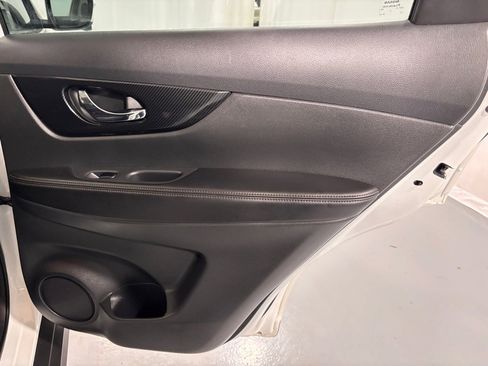 Used 2019 Nissan Rogue SL w/ Premium Package image 27