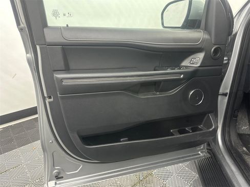 Used 2024 Ford Expedition Max XLT image 11