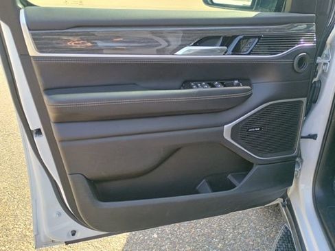 Used 2022 Jeep Wagoneer Series II AWD/4WD image 22