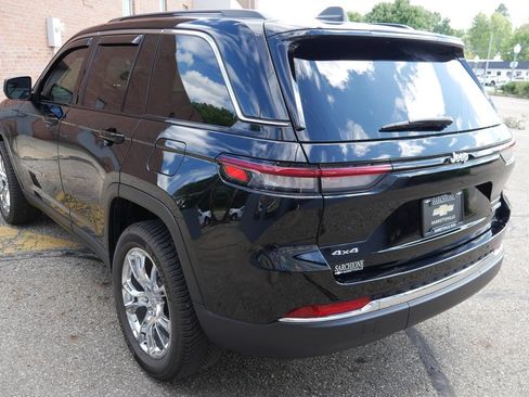 Used 2025 Jeep Grand Cherokee Laredo X w/ Luxury Tech Group I AWD/4WD image 5