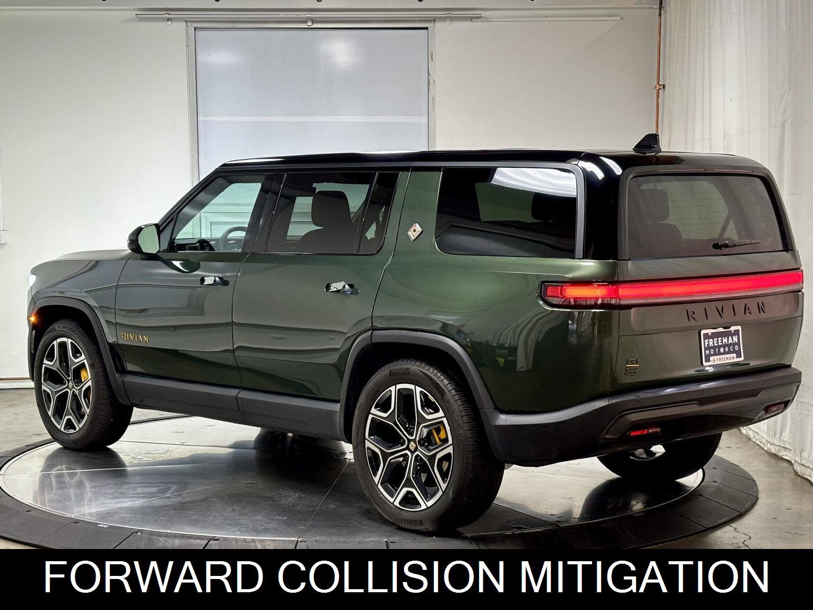Used 2025 Rivian R1S Premium Dual AWD/4WD image 7